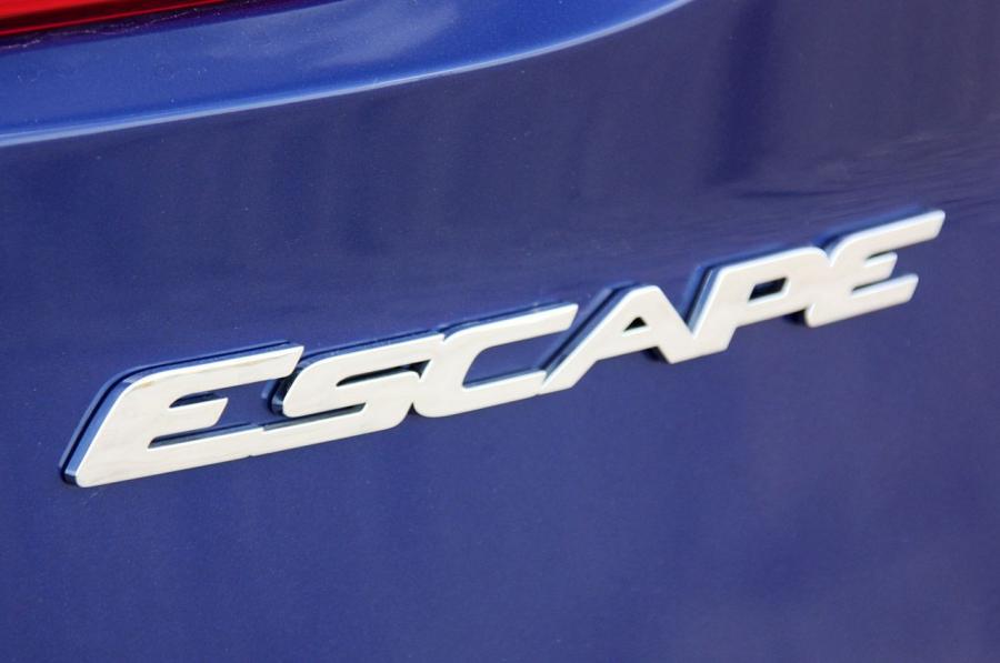  Ford Escape 2013 года  (фото 34 из 222)